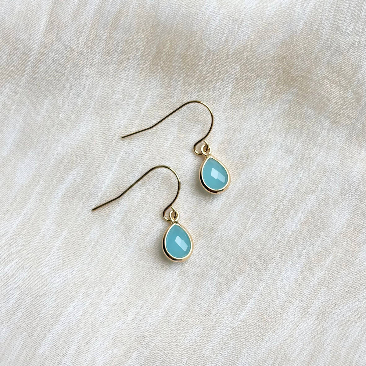 AQUAMARINE GEM EARRINGS | gold | light blue aqua gem earring