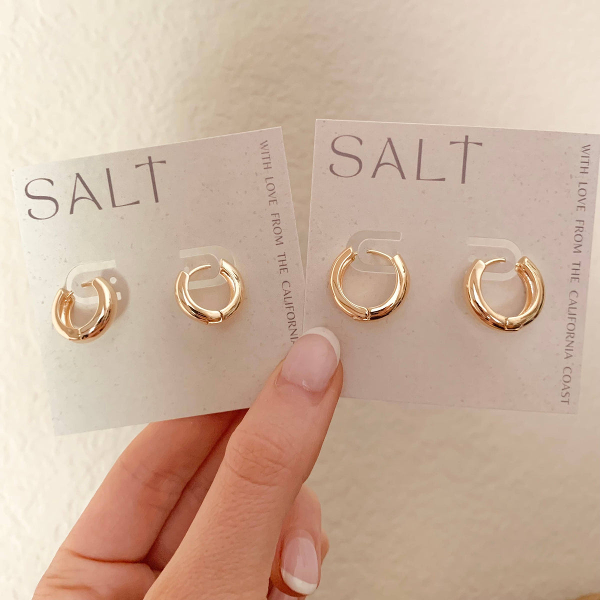 CHUBBIE HOOPS | gold | everyday hoop earrings | clasp hoops